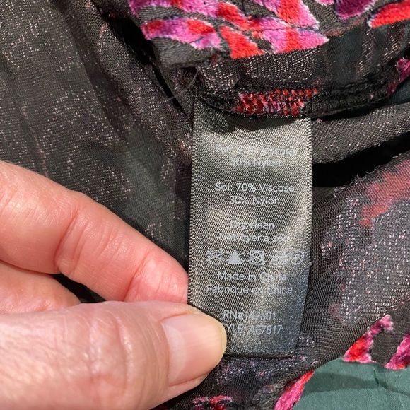 NWT Mika Mindel Red Black Multi Burnout Velvet Folliage Cold Shoulder Top XL - Picture 9 of 12